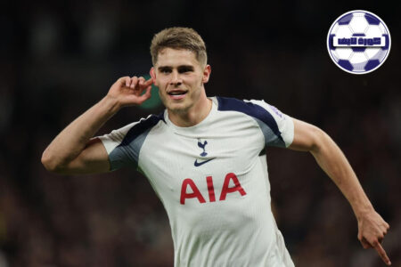 لاعبو توتنهام يحتفلون بهدف ضد أرسنال في ديربي شمال لندن