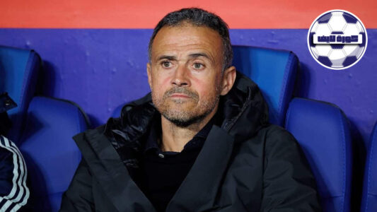 لاعبو باريس سان جيرمان يحتفلون بالهدف في شباك نيس خلال جولة الدوري الفرنسي.