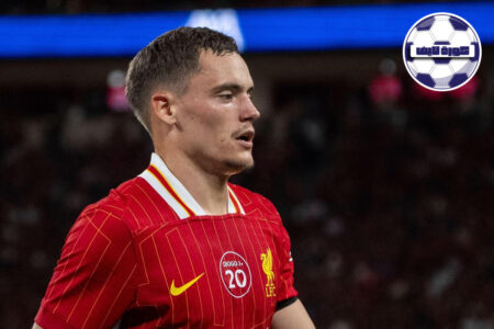 لاعب خط وسط ليفربول فلوريان فيرتز يبدو قلقًا بسبب الإصابة