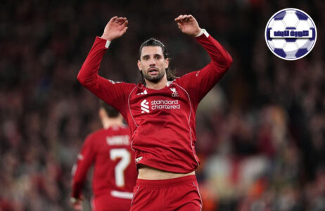 شعار نادي ليفربول وبرايتون قبل مباراتهما في الدوري الإنجليزي الممتاز