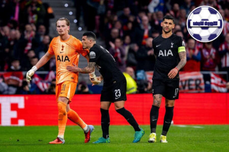 جماهير توتنهام الغاضبة في المدرجات تعبر عن استيائها من أداء الفريق